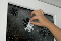 Как украсить окно на новый год 2022 своими руками фото